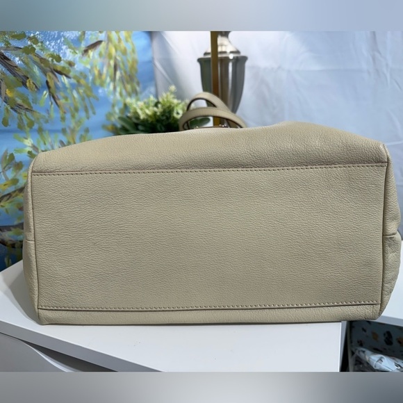 Dooney and Bourke Pebble Leather Tote Shoulder Bag Ivory NWOT - Picture 4 of 9